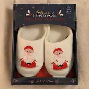 Women’s memory foam holiday winter slippers L/XL 9-11 features Santa